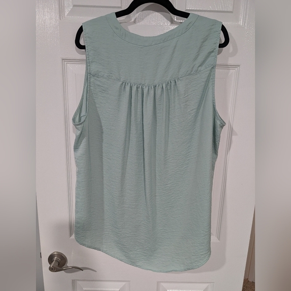 Torrid Harbor Gray Charmeuse Tank in Size 2 (18/20) - Picture 10 of 15